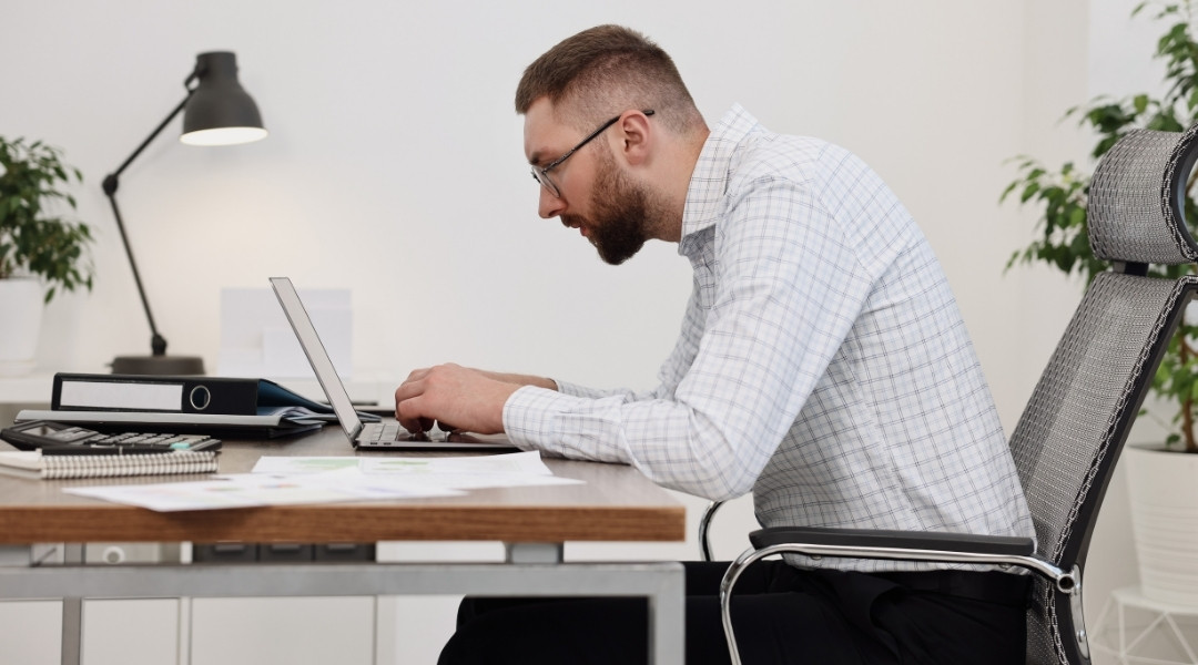 How Poor Posture Affects Spinal Health and Daily Comfort: The Role of Chiropractic Care in Supporting Better Alignment